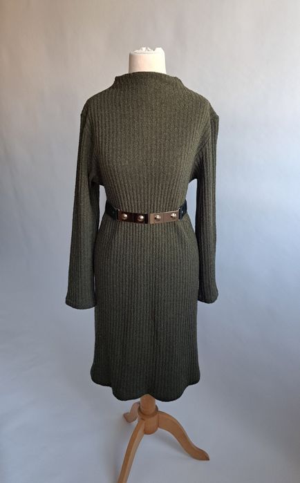 Długi sweter damski khaki z półgolfem/stójką 42 lub oversize rozciągli