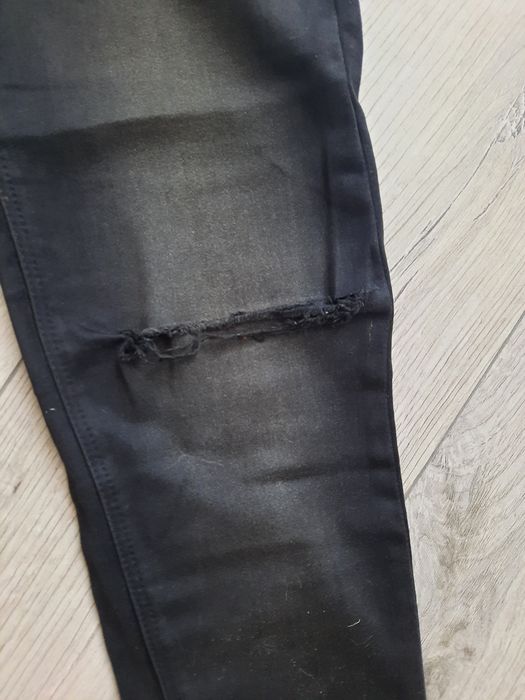Skinny jeans Reserved 36 S czarne przetarte