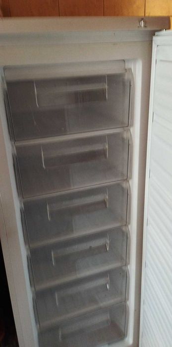 Zamrażarka 143 cm ładna i zadbana