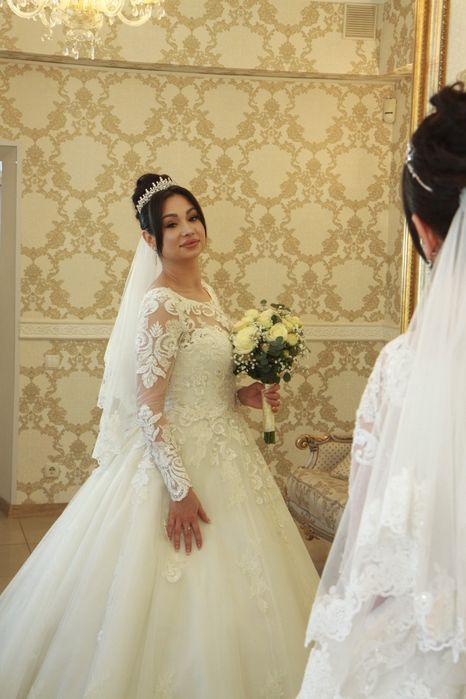 Продам шикарну весільну сукню