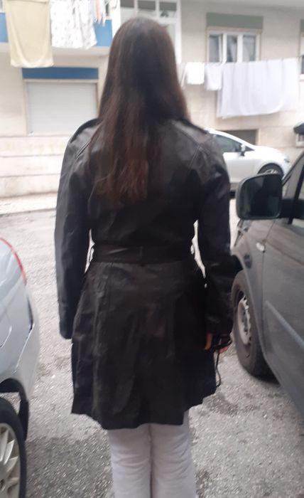Sobretudo em pele castanho