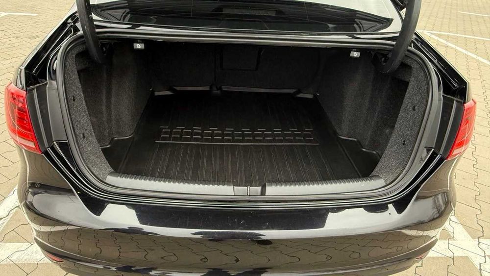 Volkswagen Jetta GLI 2.0 (220 к.с.) 2013