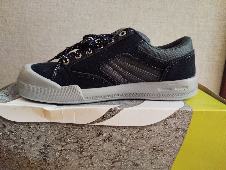 Nowe Buty robocze z noskiem bezpieczne opisal 40