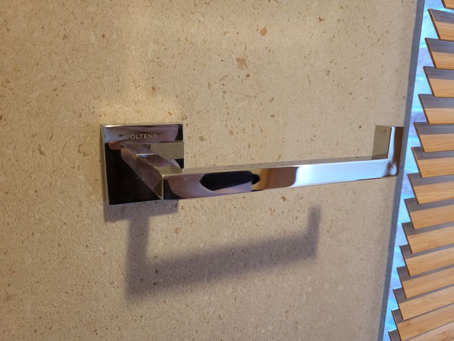 Nowy uchwyt Oltens na papier toaletowy chrom