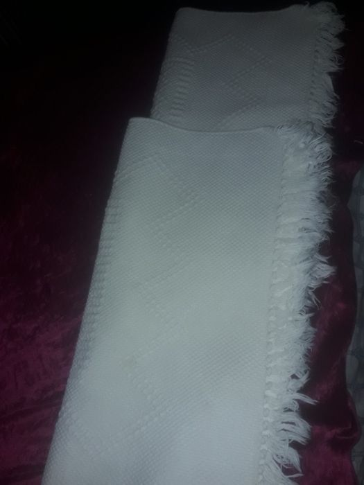 Vende se 2 tapetes  beje