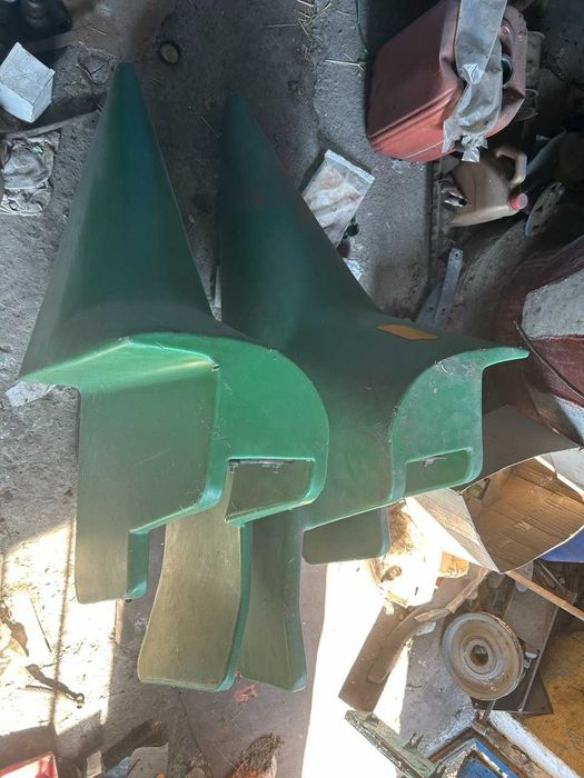Дільник (правий + лівий ) жатки John Deere Б/В   (в м. Біла Церква Київська область)
