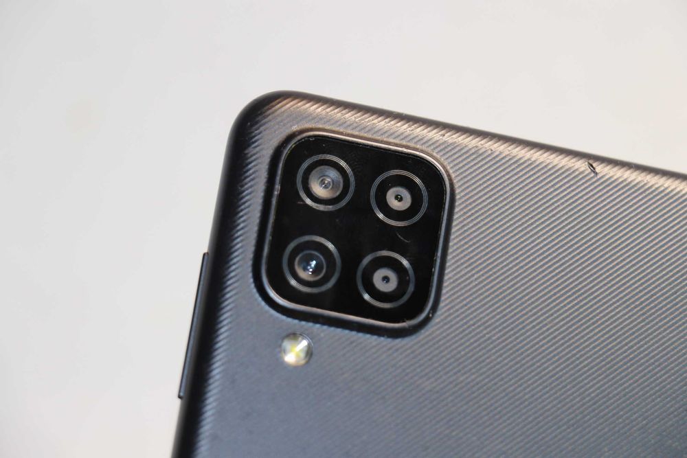 Samsung Galaxy A12 4/64 GB Black SM-A127F Duos, Є тріщини на сенсорі!
