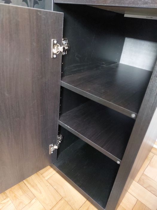 Czarne biurko ikea