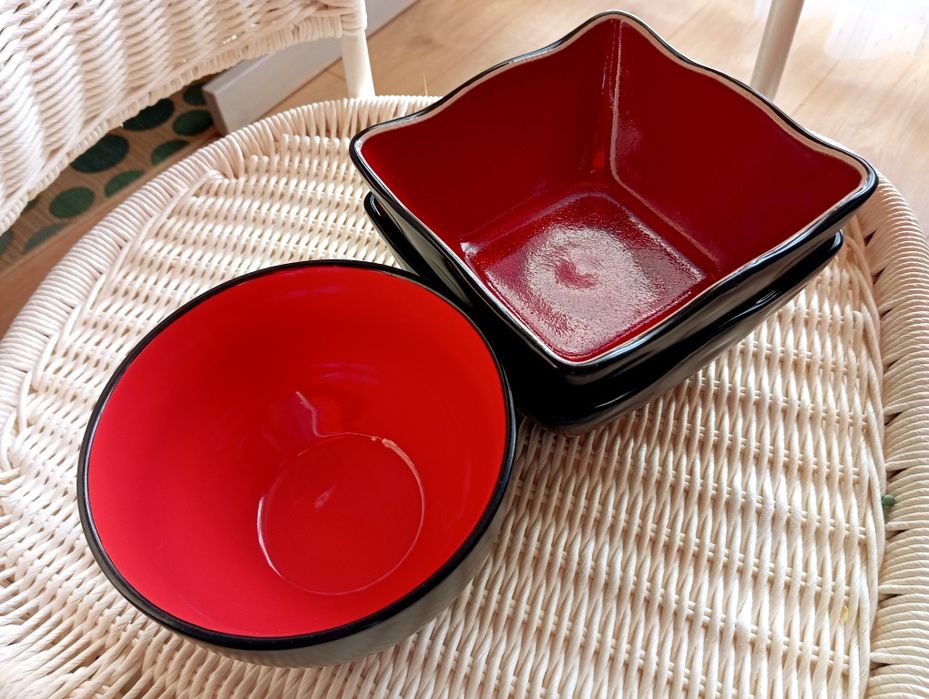 Salaterki miseczki czarno czerwone