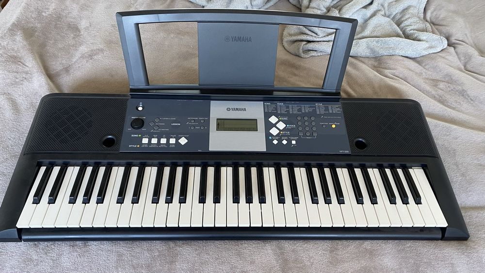Teclado Yamaha + Suportes
