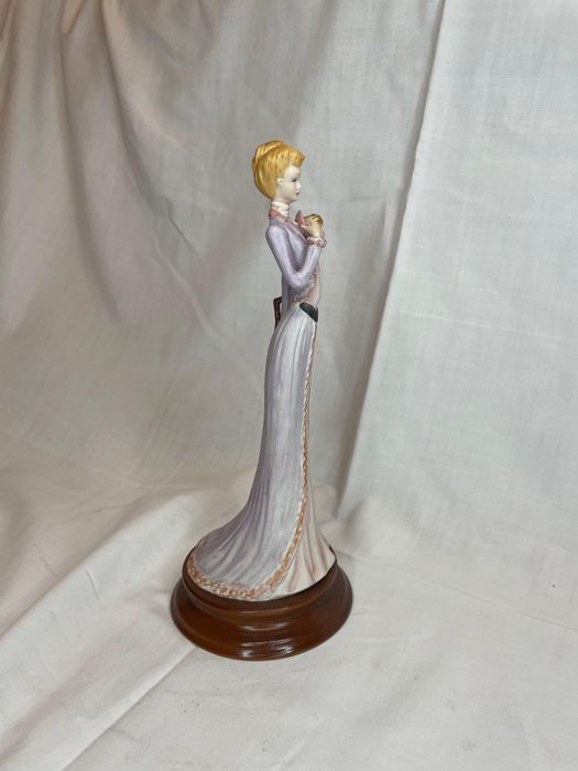 Boneca porcelana  decoração  antiguidade