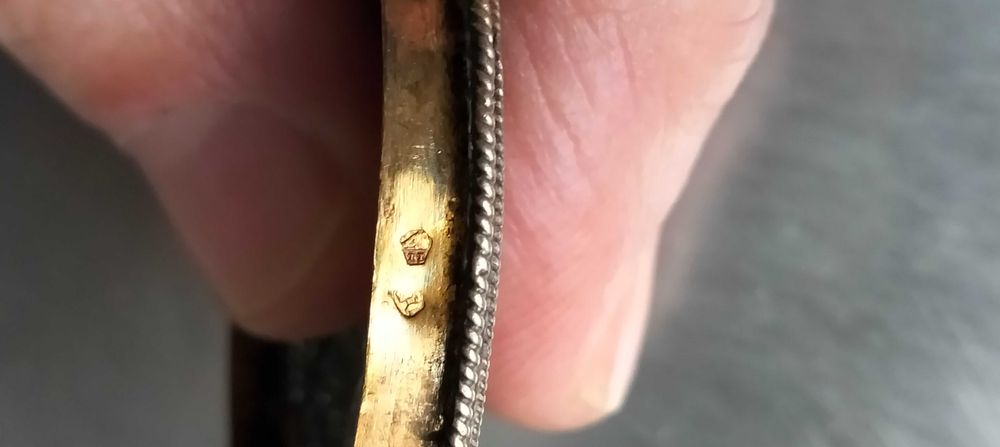 Caixa de comprimidos em prata dourada Filigrana.