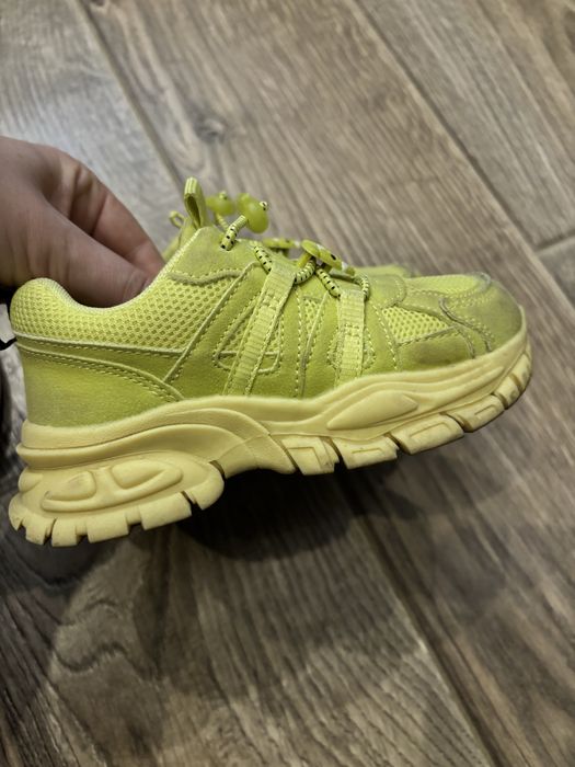 Кросівки/кеди/туфлі/чобітки на дівчинку 26-28 розмір.