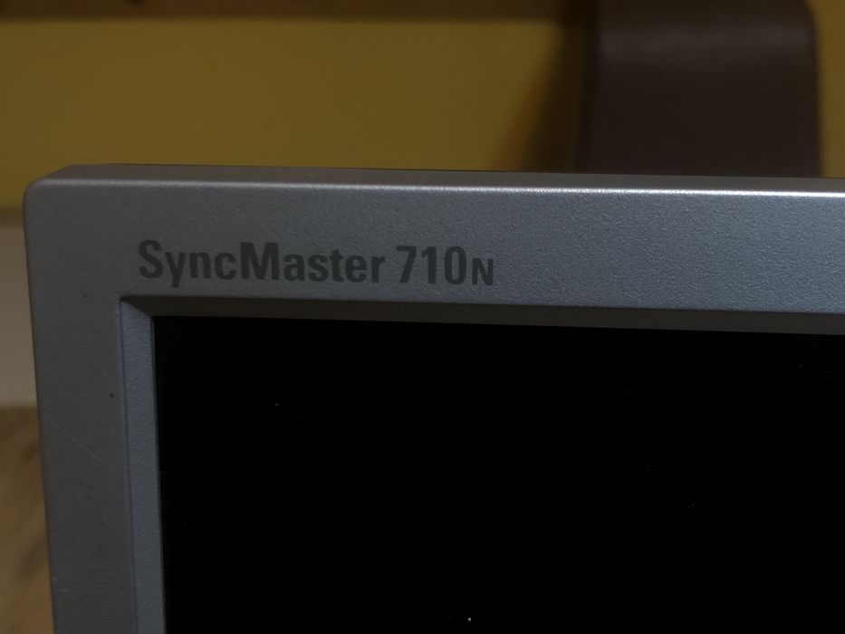 Monitor SyncMaster 710n