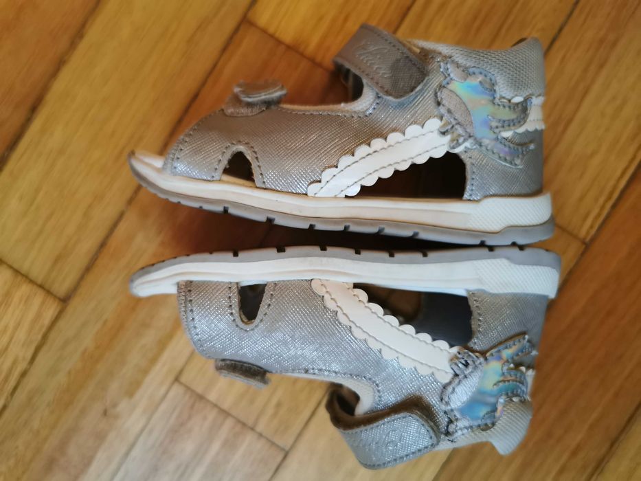 Sandálias Chicco - tamanho 23