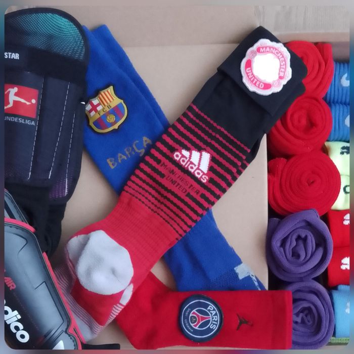 Футбольна форма і гетри