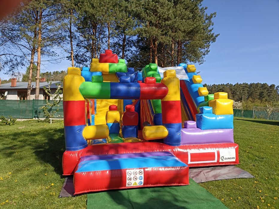 Dmuchany zamek ze zjeżdżalnią Kolorowe Klocki