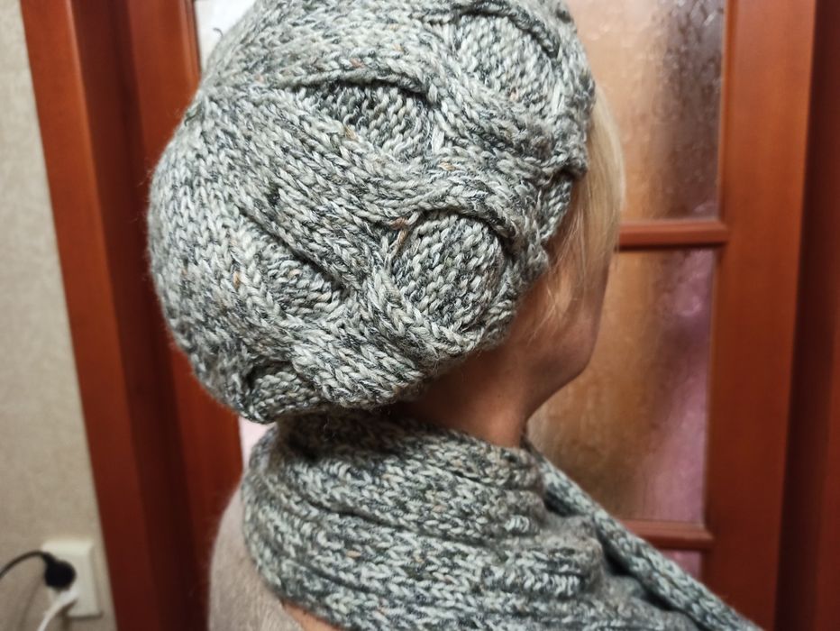 Вязаные   комплекты. берет, шарф и перчатки