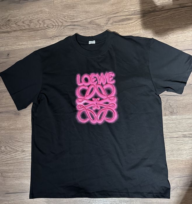 Markowa koszulka z pieknym wzorem LOEWE