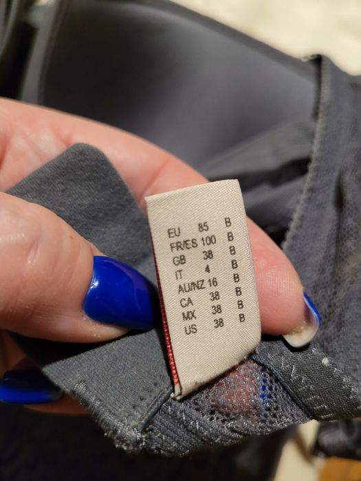 Zestaw bielizny damskiej triumph  85b stringi i figi L i XL NOWE