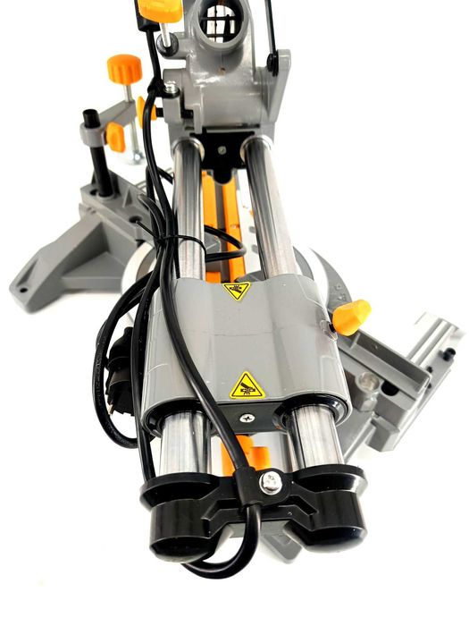 ukośnica przesuwna titan ttb794msw 1500w 210mm