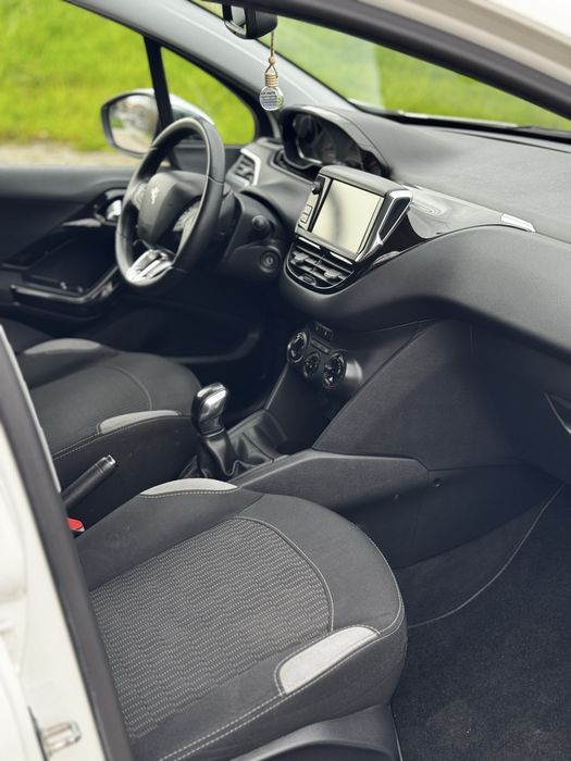 Peugeot 208 1.4 HDi Style 2015 • Muito Estimado • Oportunidade!