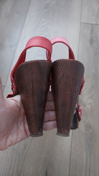 Sandały na platformie i obcasie 36