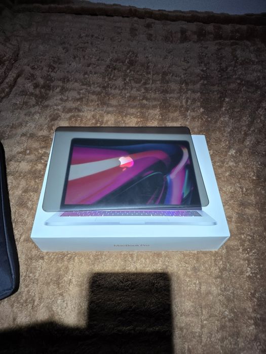 Macbook pro 13. 2022 M2 8/256
