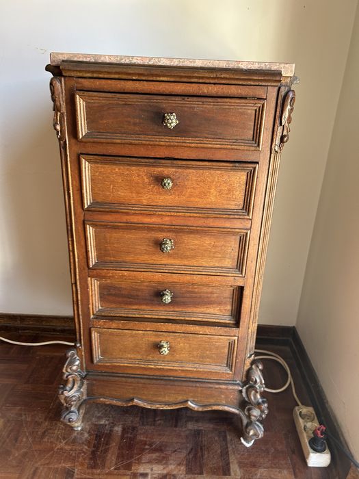 Mesa de cabeceira alta