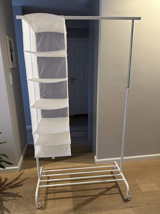 Wieszak na ubrania Ikea plus przegrodki pólki