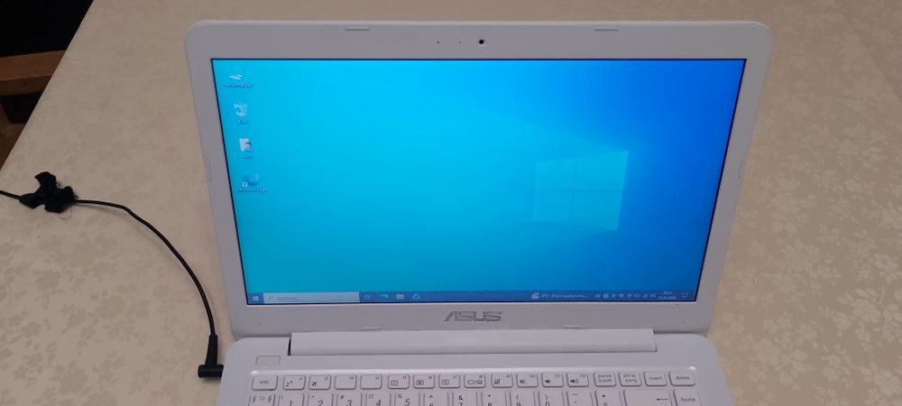 Laptop Asus E402S SSD Win10 gwarancja.