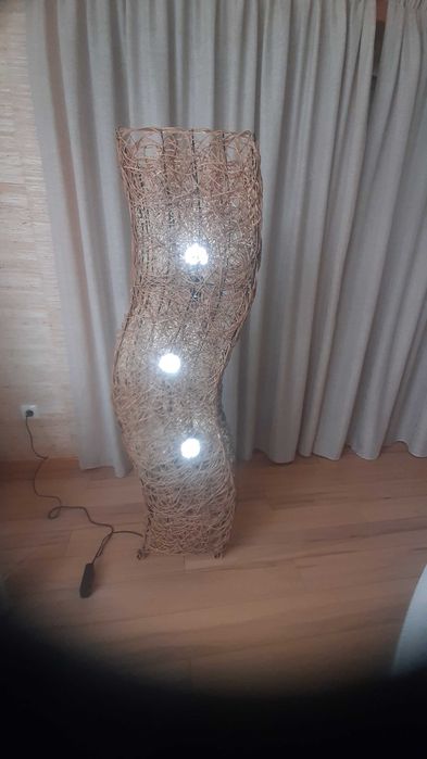 Candeeiro de decoracao em vime