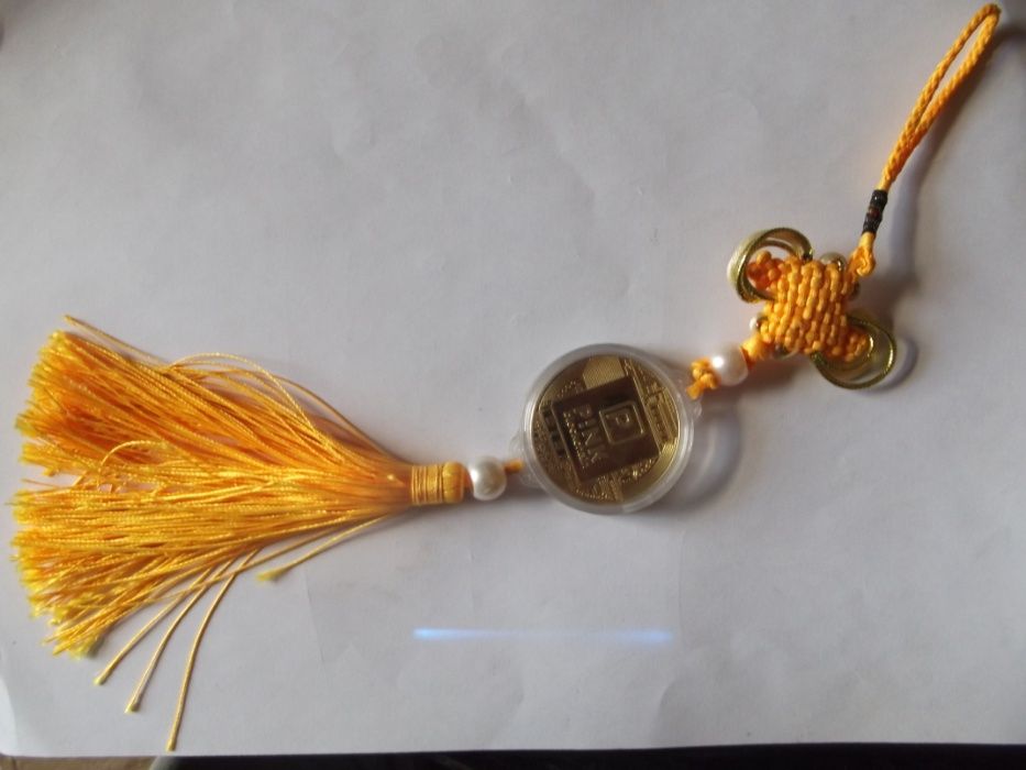 Биткоин (BitCoin) сувенирный в пластиковой капсуле с подвеской