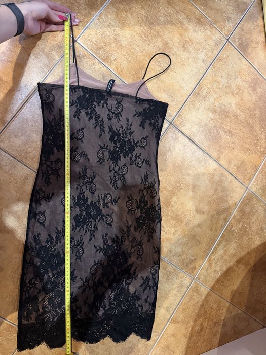 Czarna koronkowa sukienka H&M 34