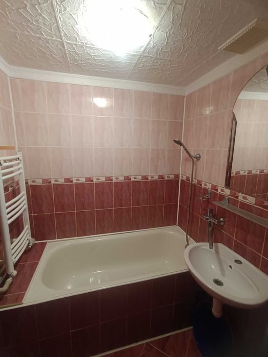 ПОДОБОВА ОРЕНДА 2-х кімнатної квартири на 1-му поверсі ПОБЛИЗУ БАСЕЙНУ