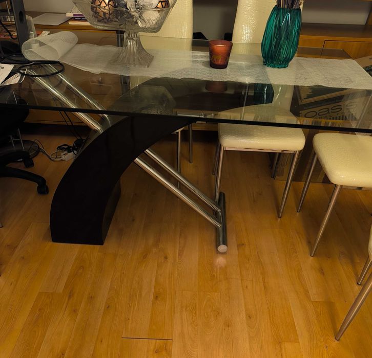 Conjunto mesa e cadeiras de sala de jantar