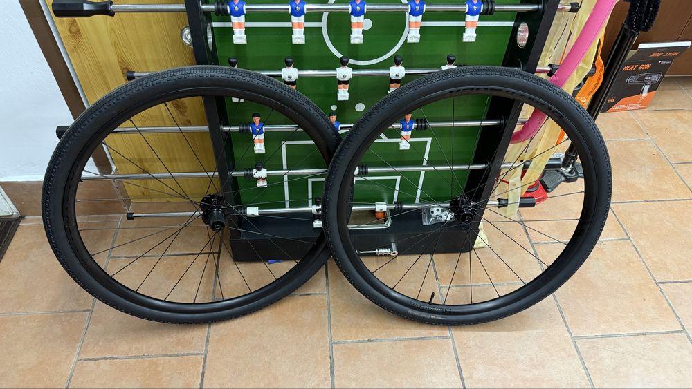Koła Bontrager Paradigm SL + Opony Bontrager Girona 700x42