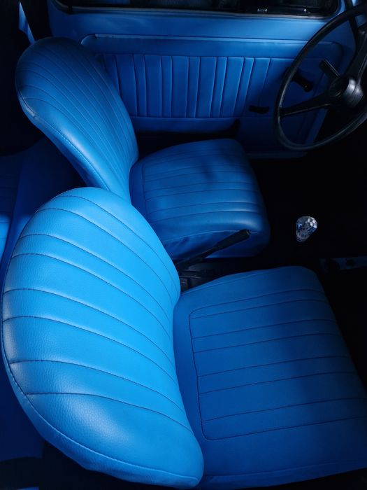 niebieskie fotele maluch