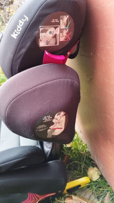 Fotelik samochodowy z wyjmowanym siedziskiem