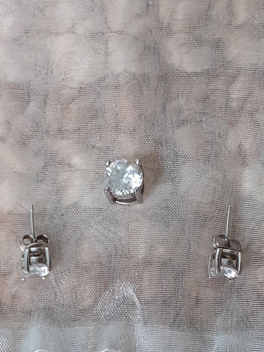 Srebrne kolczyki i zawieszka z cyrkoniami