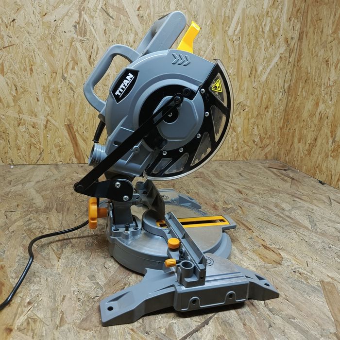 Piła ukosnica  titan 210 mm ttb795 msw