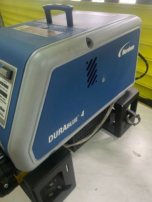 System do kleju Nordson DuraBlue 4 z głowicami MiniBlue II SureBead