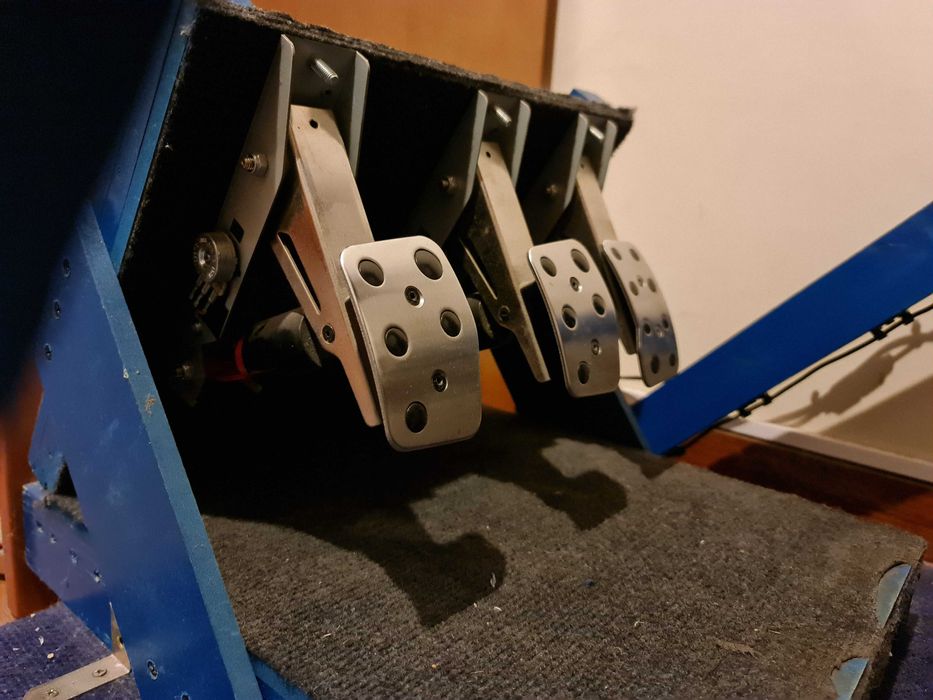 Cockpit de Simulação de Corridas em Madeira (sem volante+pedais)