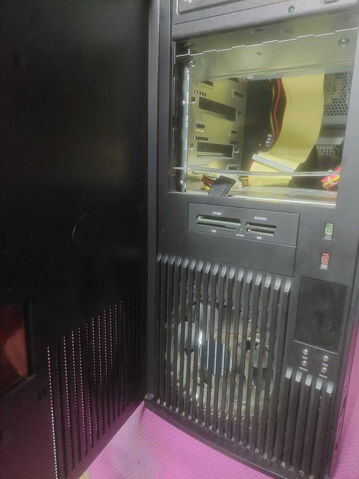 Obudowa komputera + płyta główna + procesor + pamięć + karta