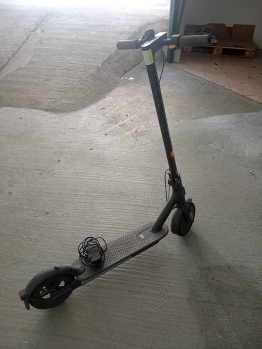 Trotinete Xiaomi Mi Electric Scooter Essential – Como Nova