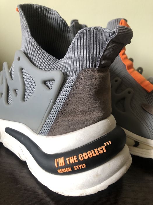 Кросівки.Взуття.