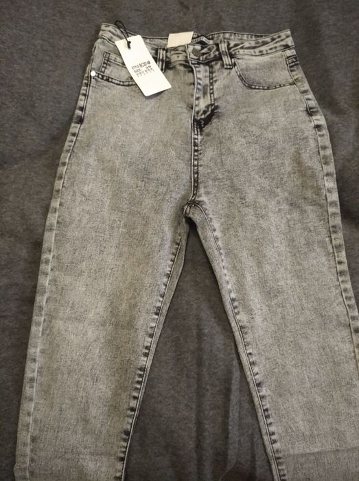 Продам джинсы весна,осень