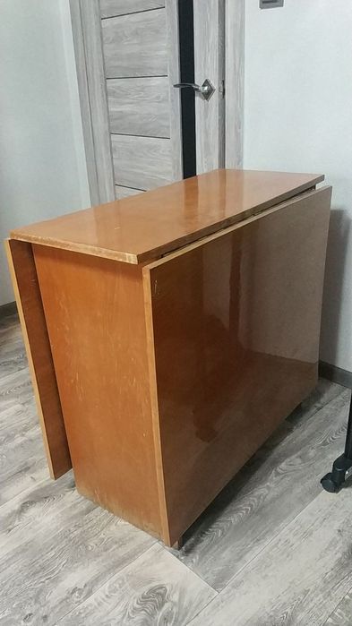 Стіл полірований