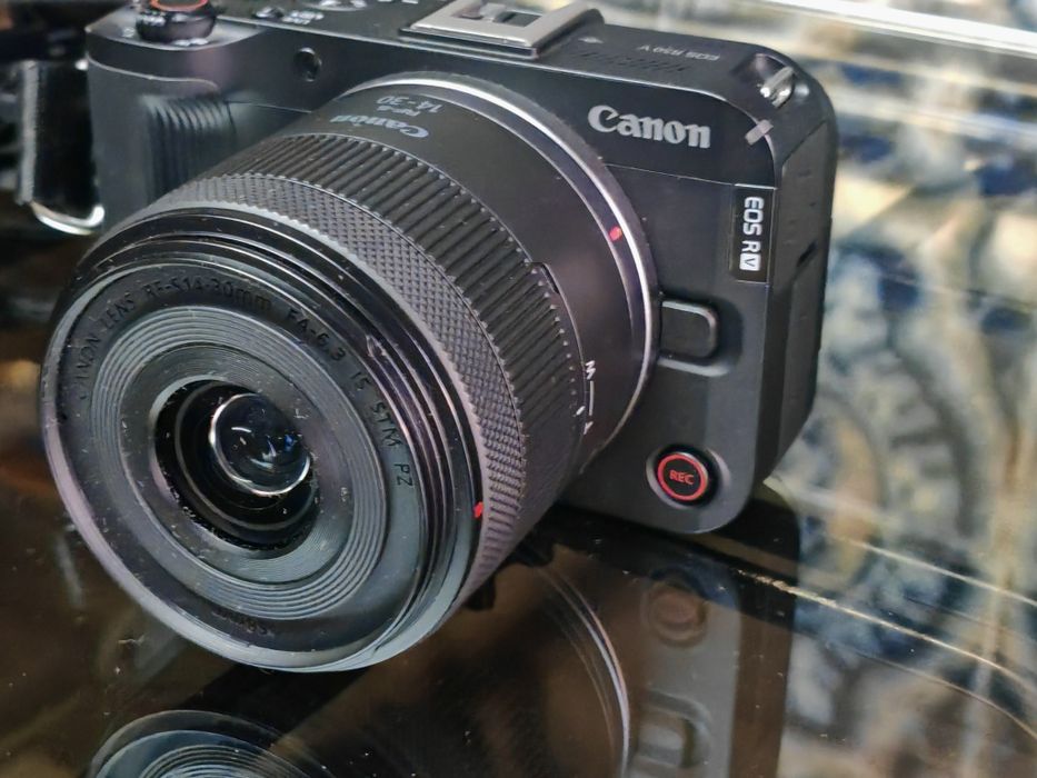 Canon Eos-r 50v + RF 14-30