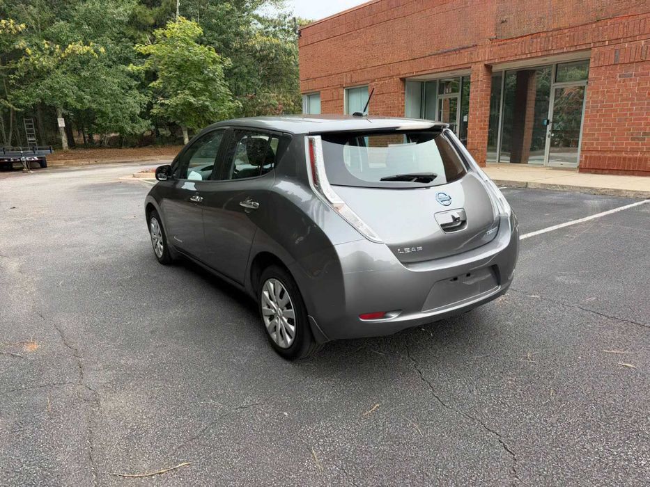 Nissan LEAF      2015